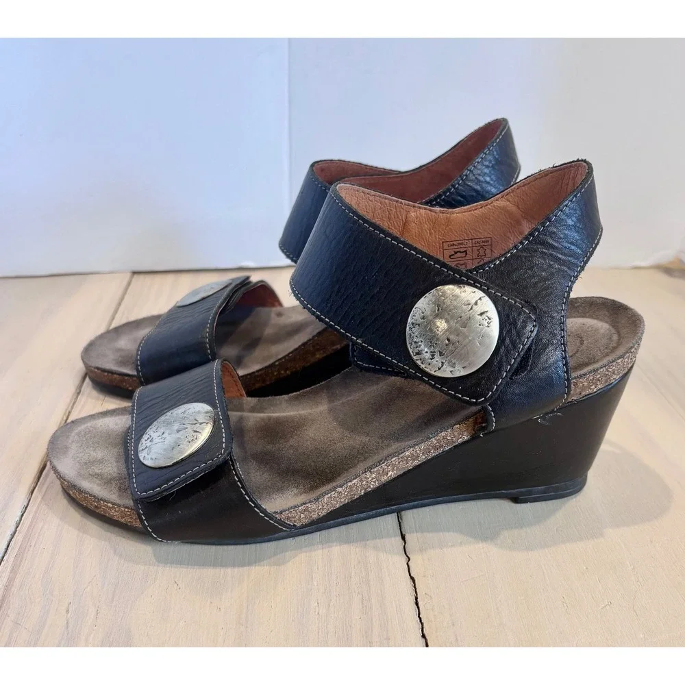 Taos Carousel 2 Black Leather Wedge Sandals Medallion Strappy EU 37 US 6 6.5